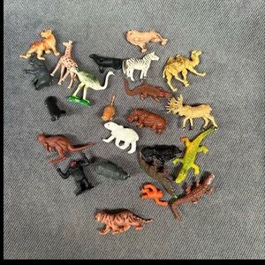 Vintage lot of 23 mini plastic animals made in Hong Kong